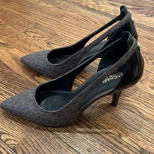 Michael Kors brown black logo heel pumps 6